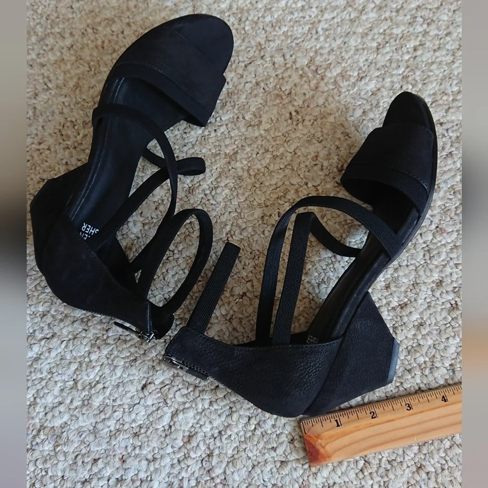 Eileen Fisher may sandal in black nubuck leather back zipper size 8